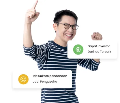 Pengusaha muda tersenyum dan menunjuk ke atas, dengan kartu info: dapat investor dari ide terbaik, ide sukses pendanaan jadi pengusaha